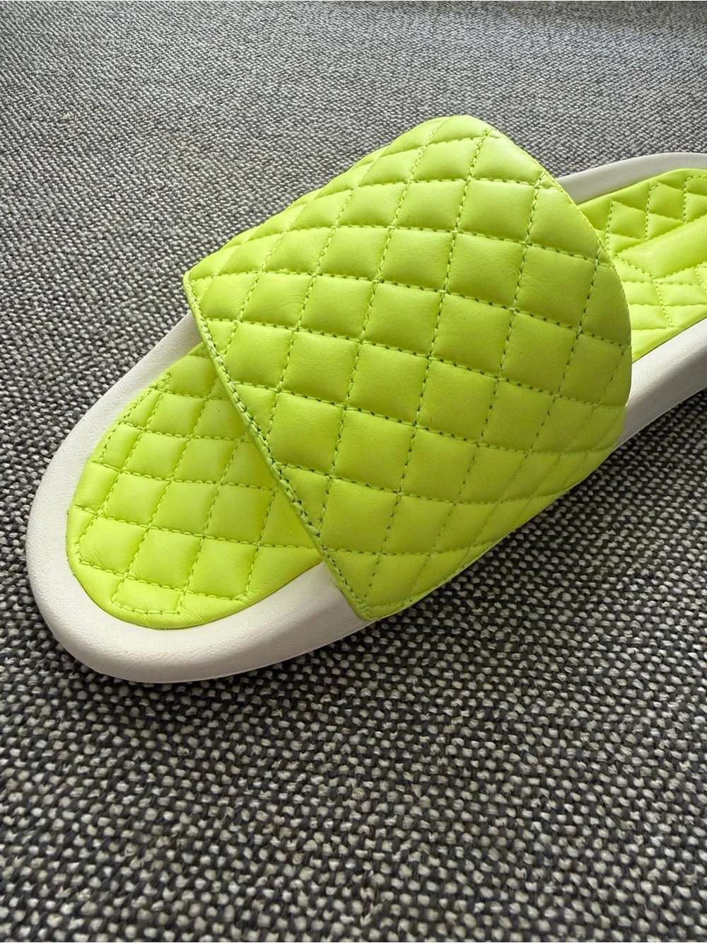 NEW Men’s Quilted Lusso Leather Neon Slide Sandals Energy Pristine Size 9 Casual